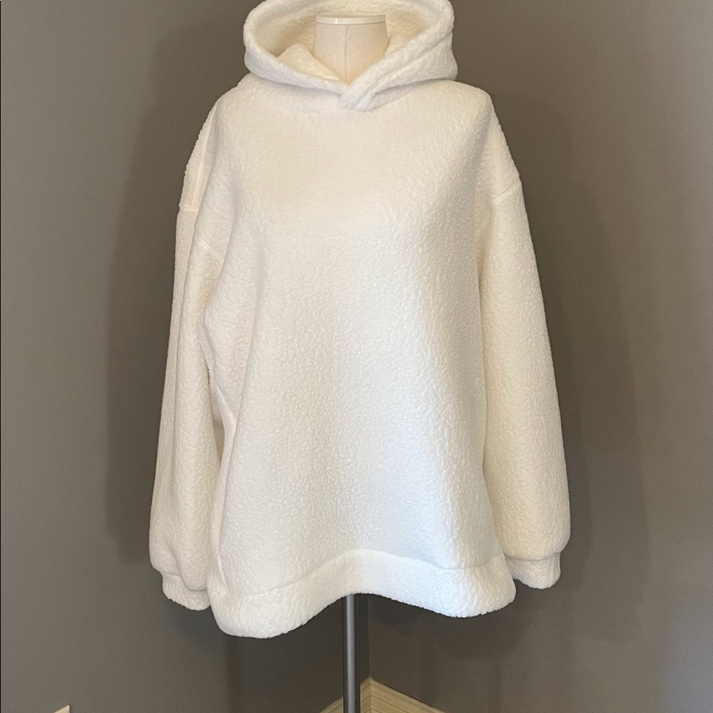 The Group by Babaton Aritzia Cozy Ivory Fleece Hoodie Size M